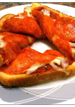 A picture of Moose's Easy Pizza Bread.