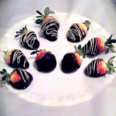 A picture of Healthy Dark Chocolate Covered Strawberries.