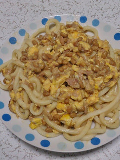 A picture of Tuna & Natto Stir-Fried Udon Noodles.