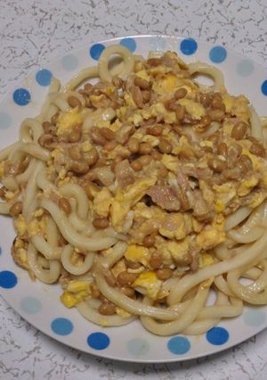 A picture of Tuna & Natto Stir-Fried Udon Noodles.