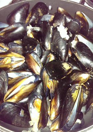 A picture of Moules Marinieres (Sailors Mussels).