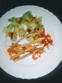 Una foto de Salteado al vino de espárragos blancos y corazones de alcachofas