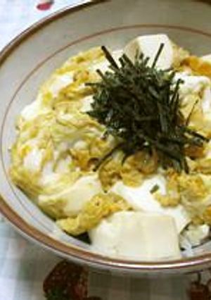 A picture of 5-Minute Diet-Friendly Tofu Rice Bowl.