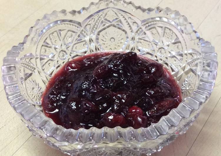 Simple Way to Make Homemade Red Zinfandel Cranberry Sauce
