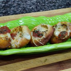 A picture of Cheesy puchkas.