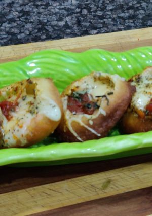 A picture of Cheesy puchkas.