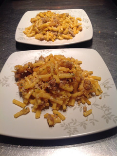 A picture of EZ Fancy Mac N Cheese & Turkey Burger.