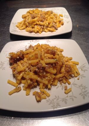 A picture of EZ Fancy Mac N Cheese & Turkey Burger.