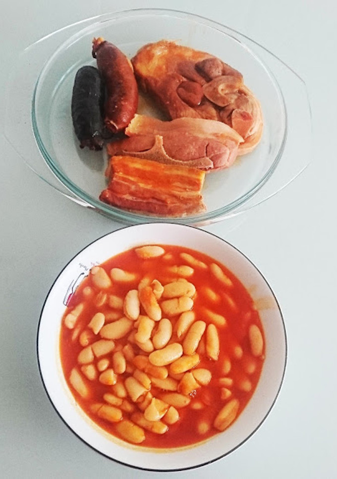 Una foto de Fabada Asturiana