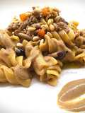 Fusilloni con ragù d'anatra alla birra, crema di porcini, funghi pioppini e pinoli tostati