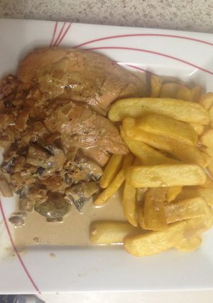 A picture of My Ginger Garlic Chicken Breasts with Mushrooms and a Lovely Creamy Sauce.