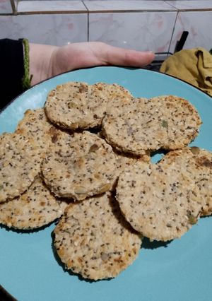 Una foto de Galletas cracker de avena y semillas
