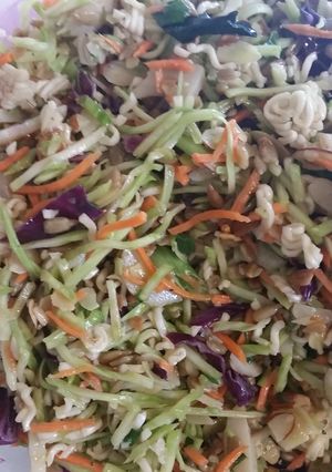 A picture of Oriental Broccoli Slaw.
