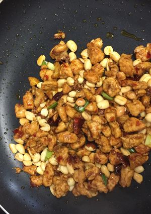 A picture of homemade Kungpao chicken.