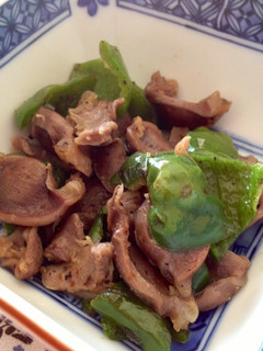 A picture of Drinking Appetizer in 5 Minutes Chicken Gizzard and Green Pepper Stir Fry.