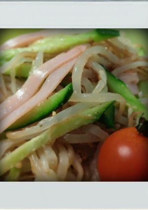 A picture of Low Sugar: Bean Sprouts, Cucumber, Ham, with Sesame.