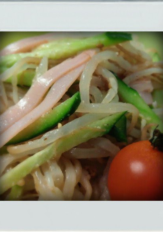 A picture of Low Sugar: Bean Sprouts, Cucumber, Ham, with Sesame.