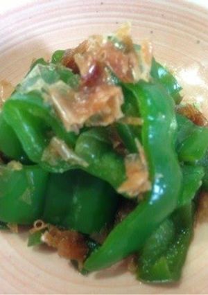 A picture of Done in 3 Minutes! Green Bell Peppers with Bonito Flakes.