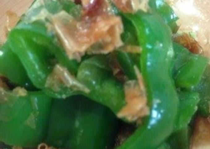 Done in 3 Minutes! Green Bell Peppers with Bonito Flakes