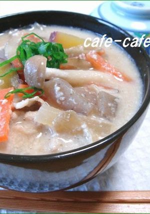 A picture of Pork Soup with Sake Lees.