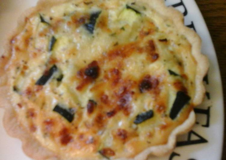 Recipe of Quick Low calorie courgette mini quiche with cheese straws