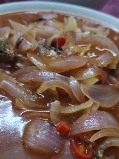 A picture of Sardines in onion.