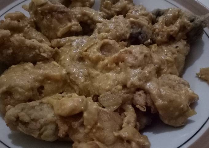 Wajib coba! Resep bikin Ayam dan Jamur Kancing Crispy Saus Telur Asin dijamin spesial