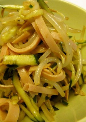 A picture of Chinese Bean Sprout Salad.