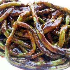 A picture of Yucky Earth Worm(VEGAN HOLLOWEEN 2013 ) Longbean In Spicy Black Pepper Sauce.