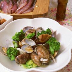 A picture of Sake-Steamed Manila Clams with Butter Soy Sauce.