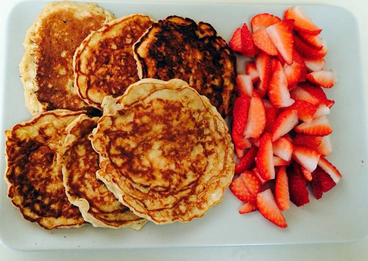 Apple Pancakes With Strawberries (from Smitten Kitchen)