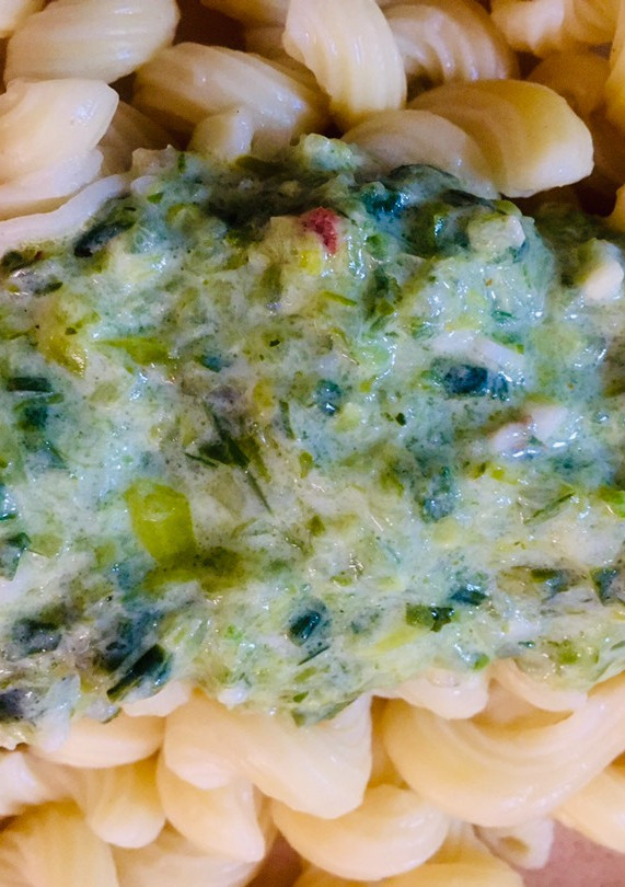 Una foto de 🍲SALSA🍲MUY CREMOSA DE PUERROS 🍲 (PARA ACOMPAÑAR 🍜PASTAS 🍜)