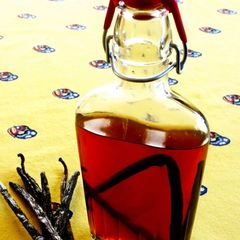 A picture of Pure Vanilla Extract.