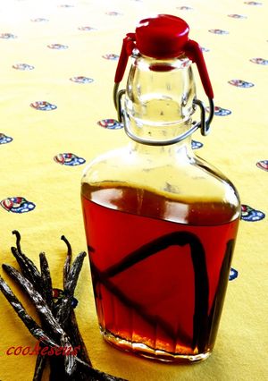 A picture of Pure Vanilla Extract.