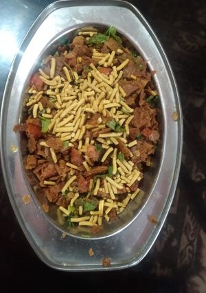 રોટી પાપડી ચાટ (Roti Papdi Chaat Recipe In Gujarati) રેસીપી મુખ્ય ફોટો