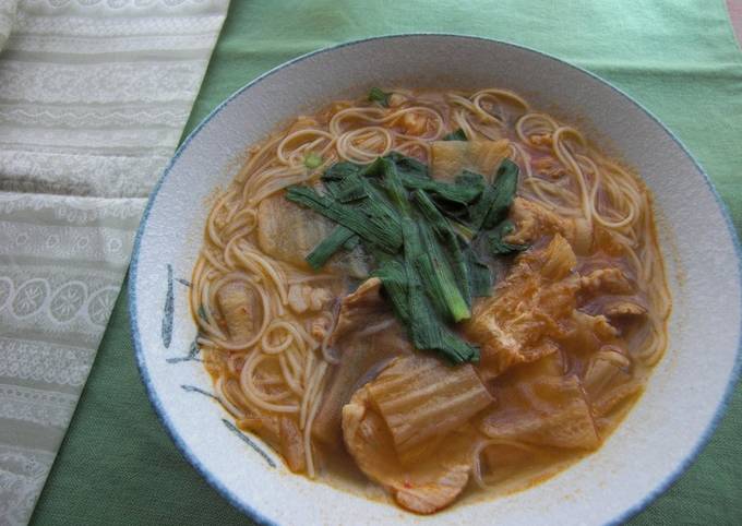Recipe of Speedy Somen Noodles in Soup with Pork and Kimchi