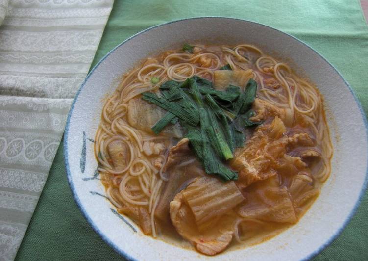 Steps to Prepare Ultimate Somen Noodles in Soup with Pork and Kimchi