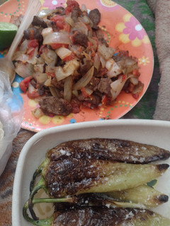 Una foto de Hígado encebollado con jitomate y cebolla guisada súper delicioso