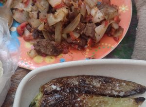 Una foto de Hígado encebollado con jitomate y cebolla guisada súper delicioso