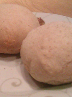 A picture of Filled bread balls.