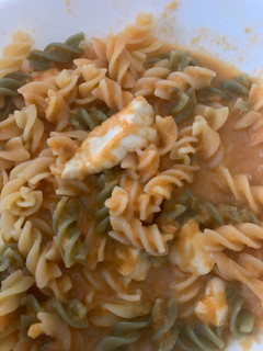 Una foto de Macarrones con salsa casera rápida
