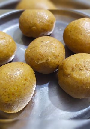 A picture of Peanut ladoo.