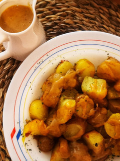 Una foto de Patatas bravas con mambo