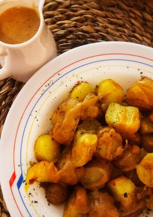 Una foto de Patatas bravas con mambo