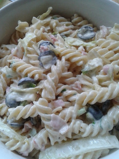 A picture of Creamy bacon pasta salad.
