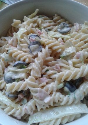 A picture of Creamy bacon pasta salad.
