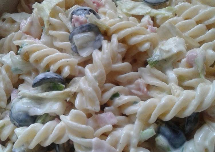 Creamy bacon pasta salad