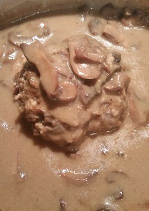 A picture of Salisbury Steak.