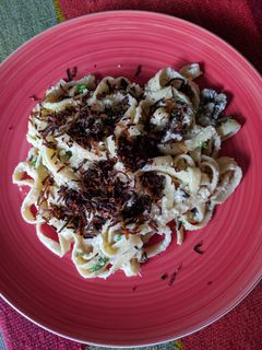 Una foto de Fetuccine Carbonara "Bacon" vegano