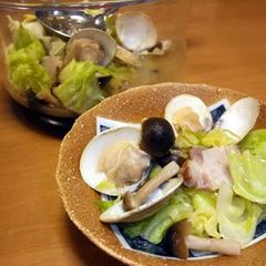 A picture of Sake Steamed Surf Clams with Cabbage Made in the Microwave.